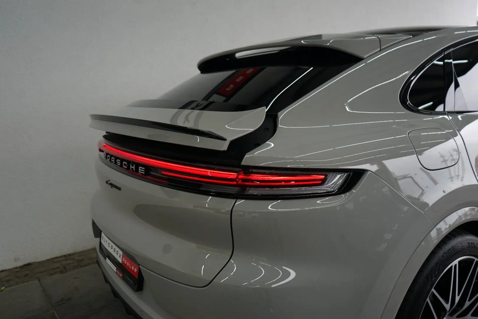 Cayenne Coupe E-Hybrid/SportDesign/Kreide/22z