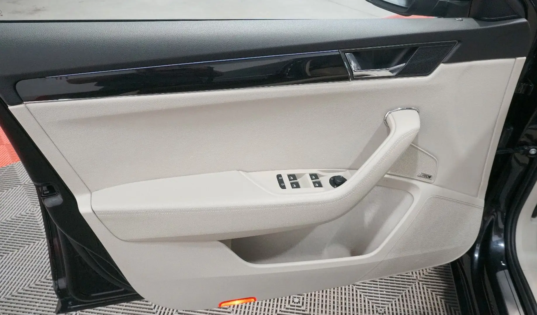 Superb Lim. 2.0 TDI L&K*TEMP*DAB*MATRIX*LHZ*