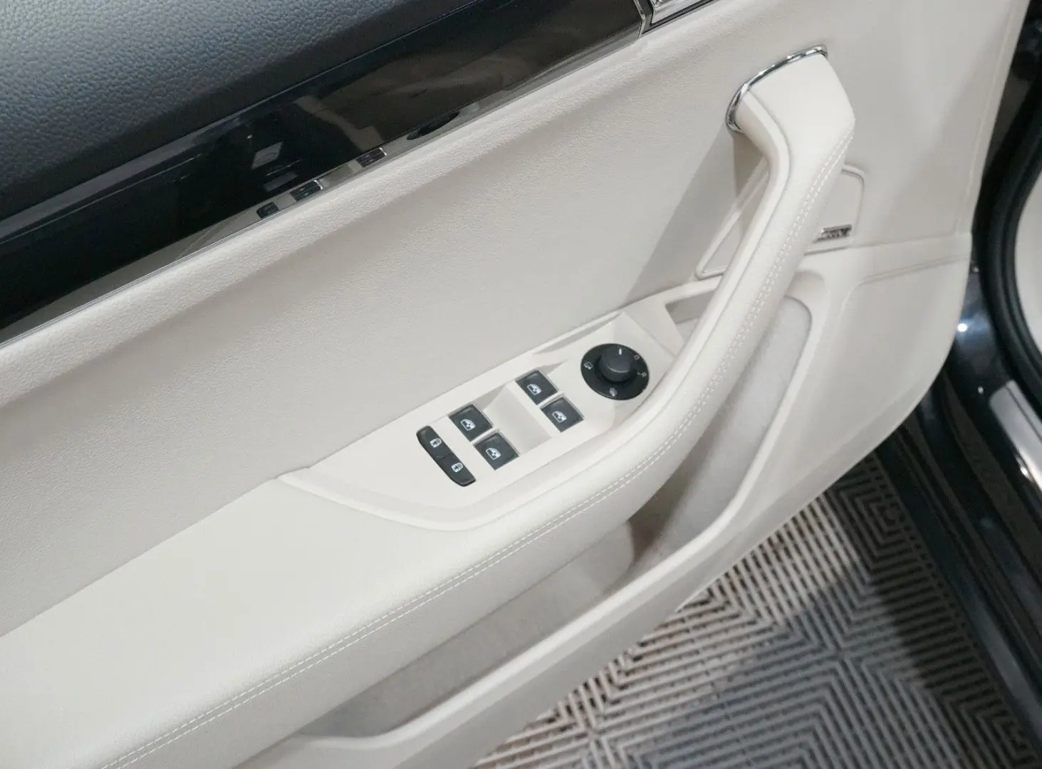 Superb Lim. 2.0 TDI L&K*TEMP*DAB*MATRIX*LHZ*