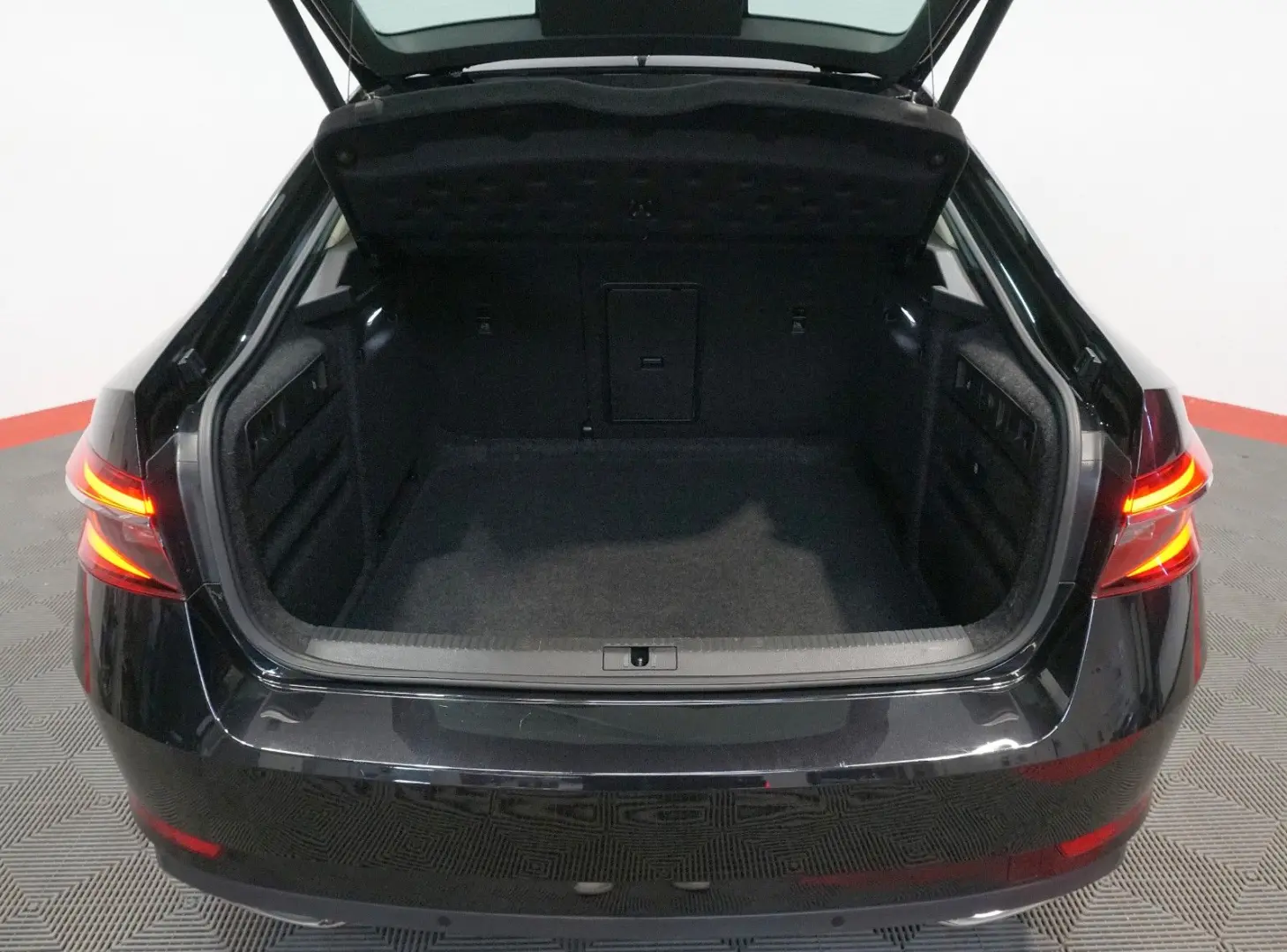 Superb Lim. 2.0 TDI L&K*TEMP*DAB*MATRIX*LHZ*