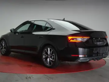 Superb  2.0 TDI DSG Sportline Navi/Temp/Virtual/