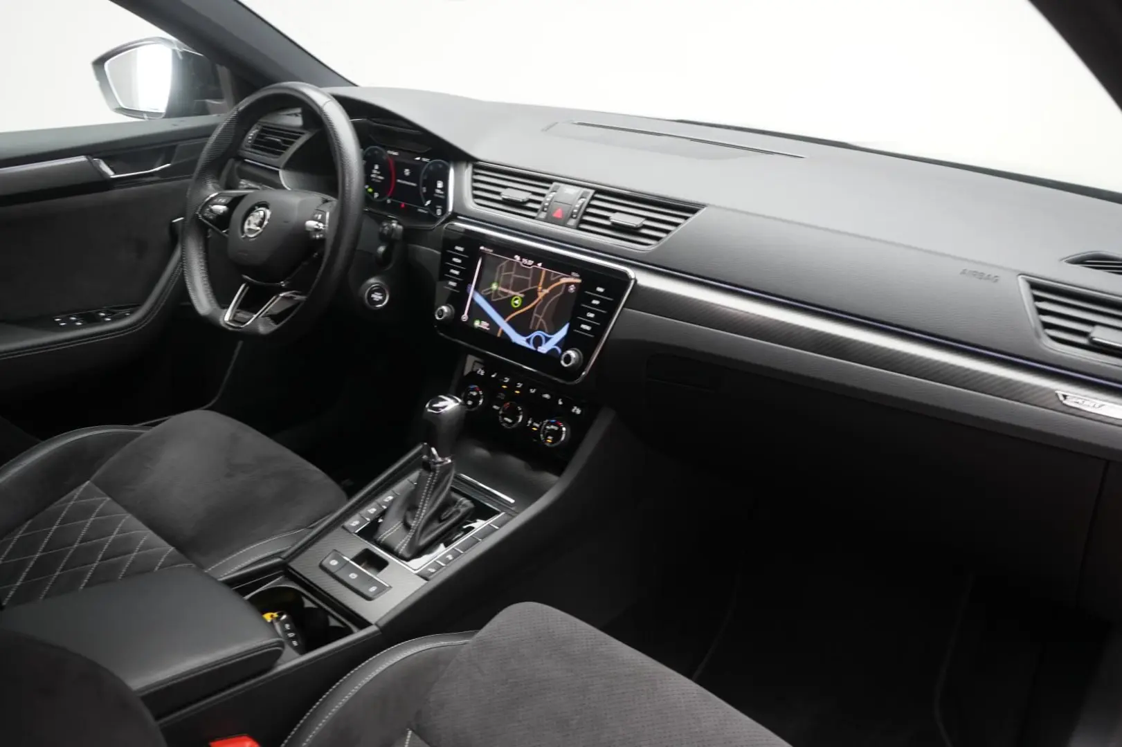 Superb  2.0 TDI DSG Sportline Navi/Temp/Virtual/