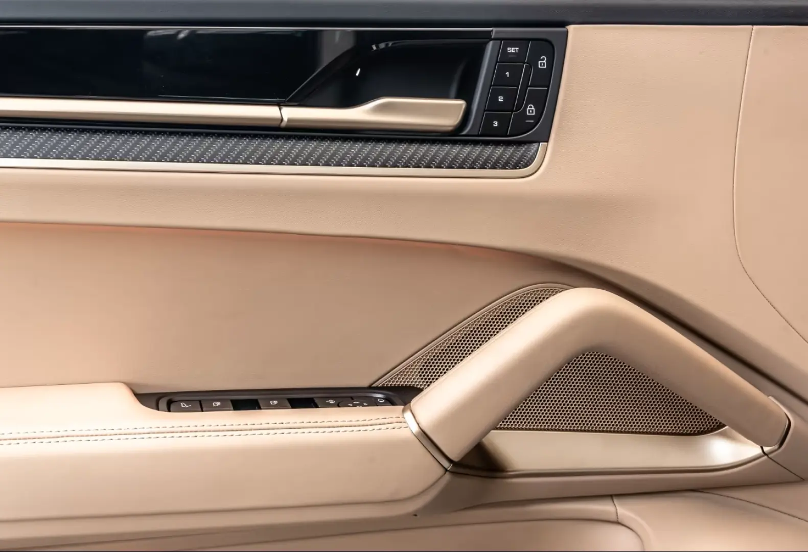 Porsche Cayenne Masaj E-Hybrid Burmester Sport