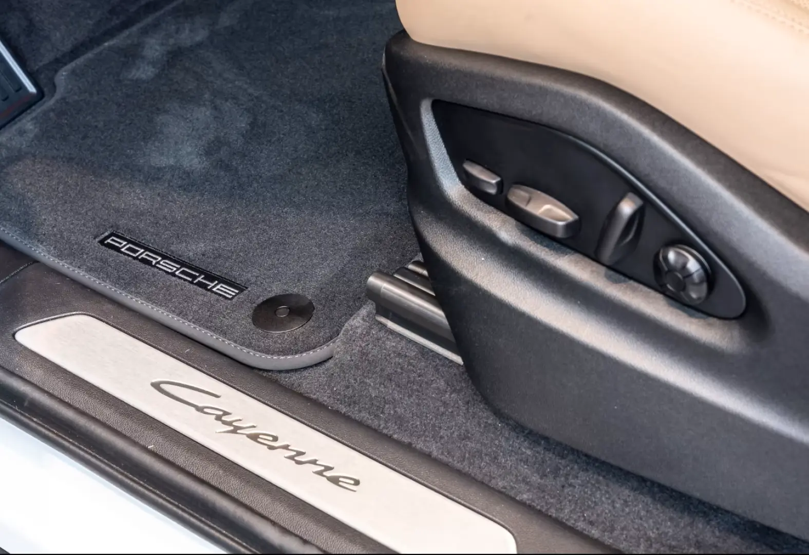Porsche Cayenne Masaj E-Hybrid Burmester Sport