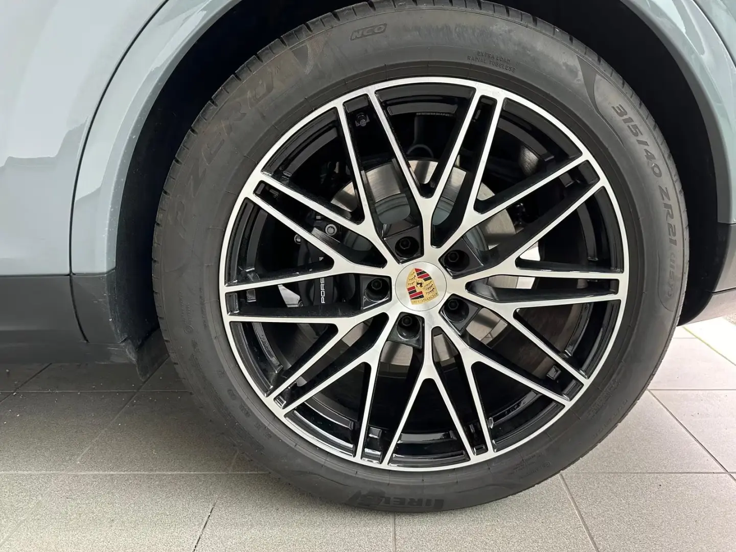 Porsche Cayenne Coupe Hybrid Facelift/gr-rot