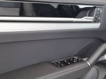 Porsche Cayenne E-Hybrid Co./ Matrix/ BOSE