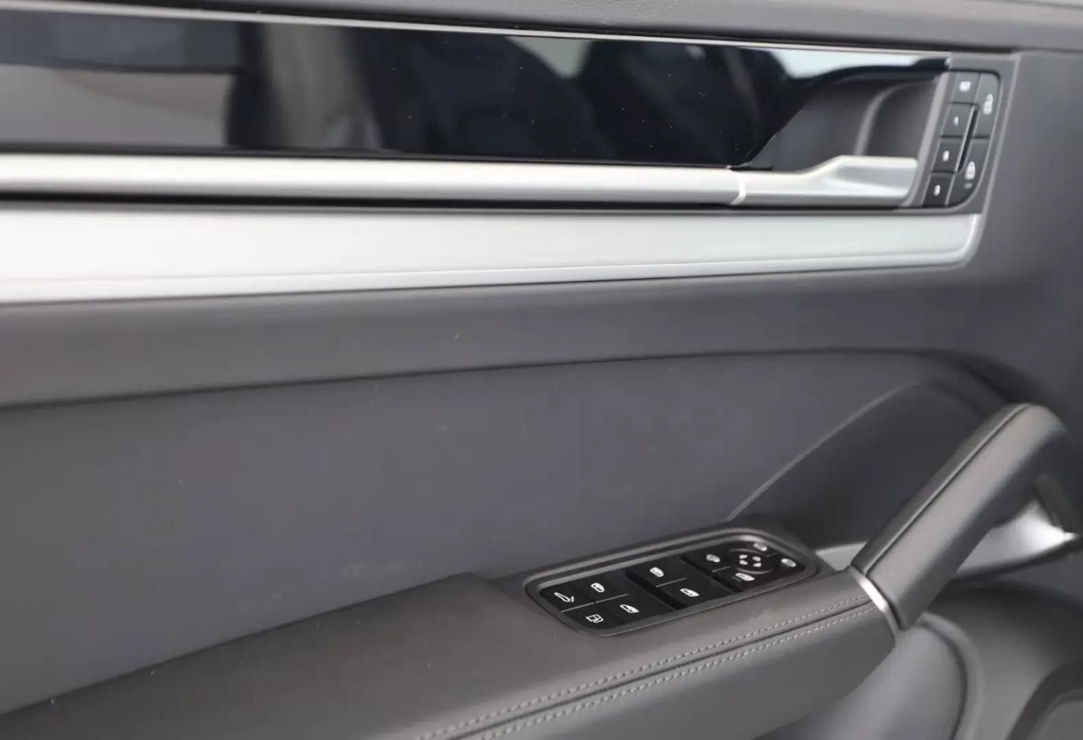 Porsche Cayenne E-Hybrid Co./ Matrix/ BOSE