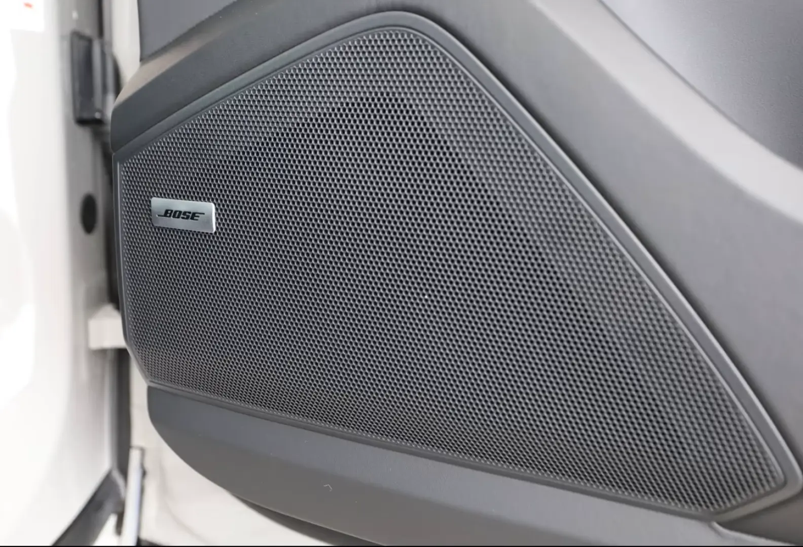 Porsche Cayenne E-Hybrid Co./ Matrix/ BOSE