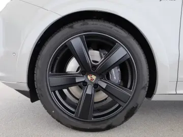 Porsche Cayenne E-Hybrid Co./ Matrix/ BOSE