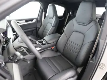 Porsche Cayenne E-Hybrid Co./ Matrix/ BOSE