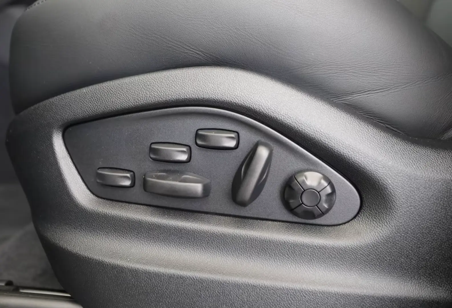 Porsche Cayenne E-Hybrid Co./ Matrix/ BOSE