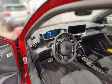 Neuer 2008 GT PureTech AT8 130PS *360°*PDC*ACC*