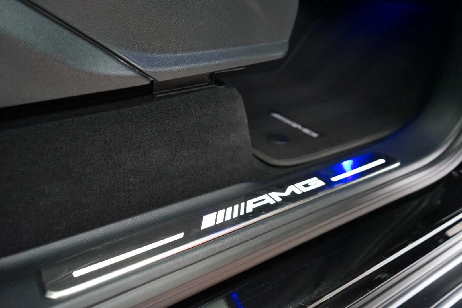 G 63 AMG BLACK/Superior-Interieur/Night/STHZ/AHK