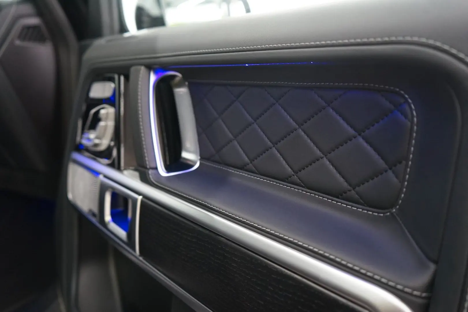 G 63 AMG BLACK/Superior-Interieur/Night/STHZ/AHK