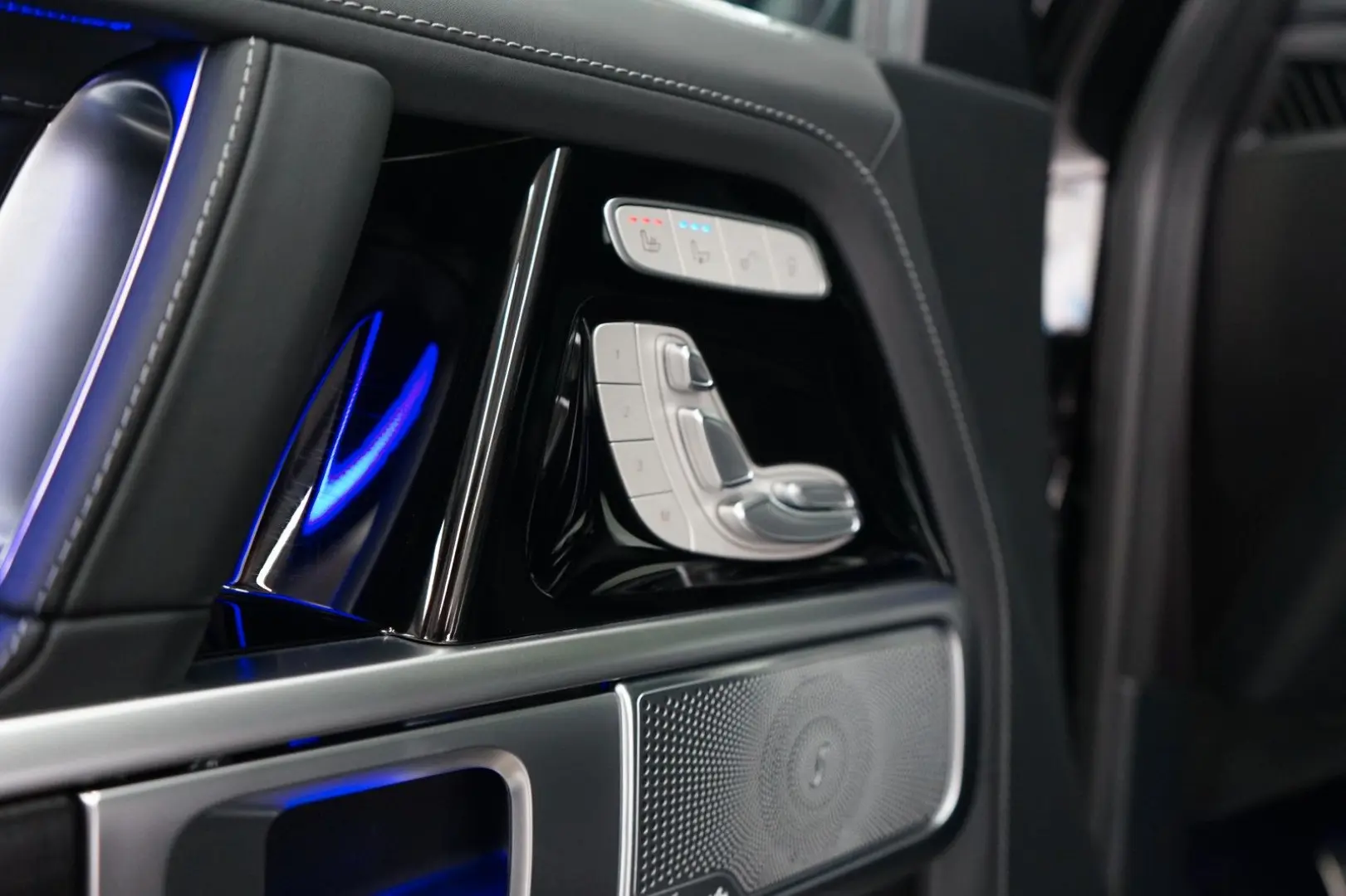 G 63 AMG BLACK/Superior-Interieur/Night/STHZ/AHK