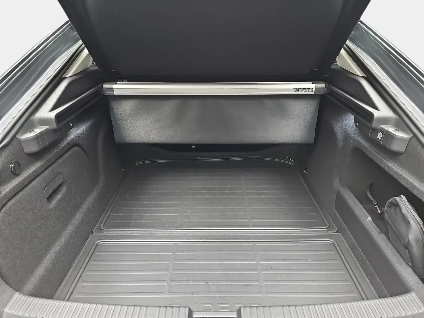SUPERB 2.0 TDI DSG LK 4X4 NAVI LED LEDER ACC HEA