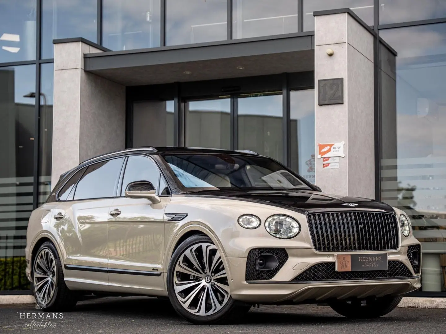 Bentley Bentayga 4.0 V8 Azure EWB First Edition /
