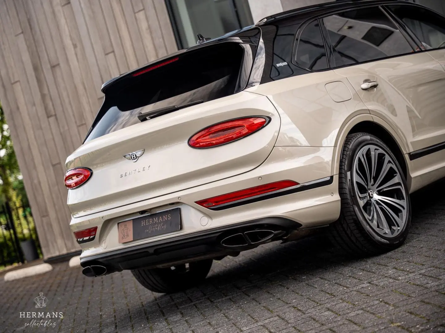 Bentley Bentayga 4.0 V8 Azure EWB First Edition /