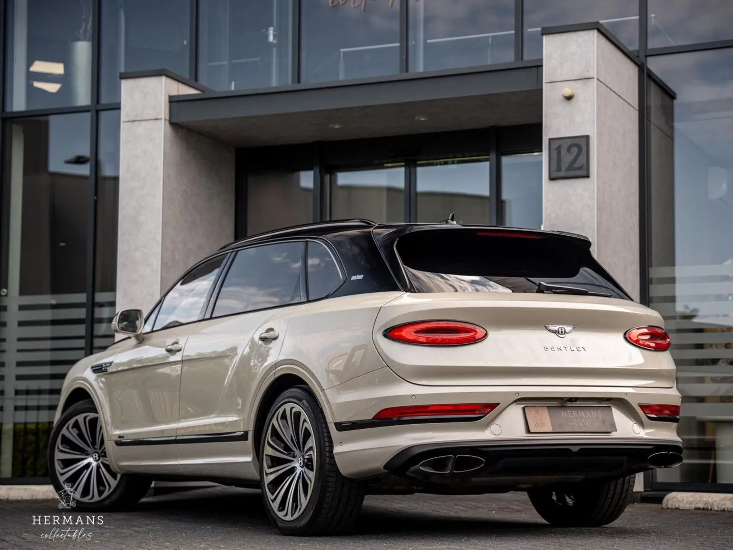 Bentley Bentayga 4.0 V8 Azure EWB First Edition /