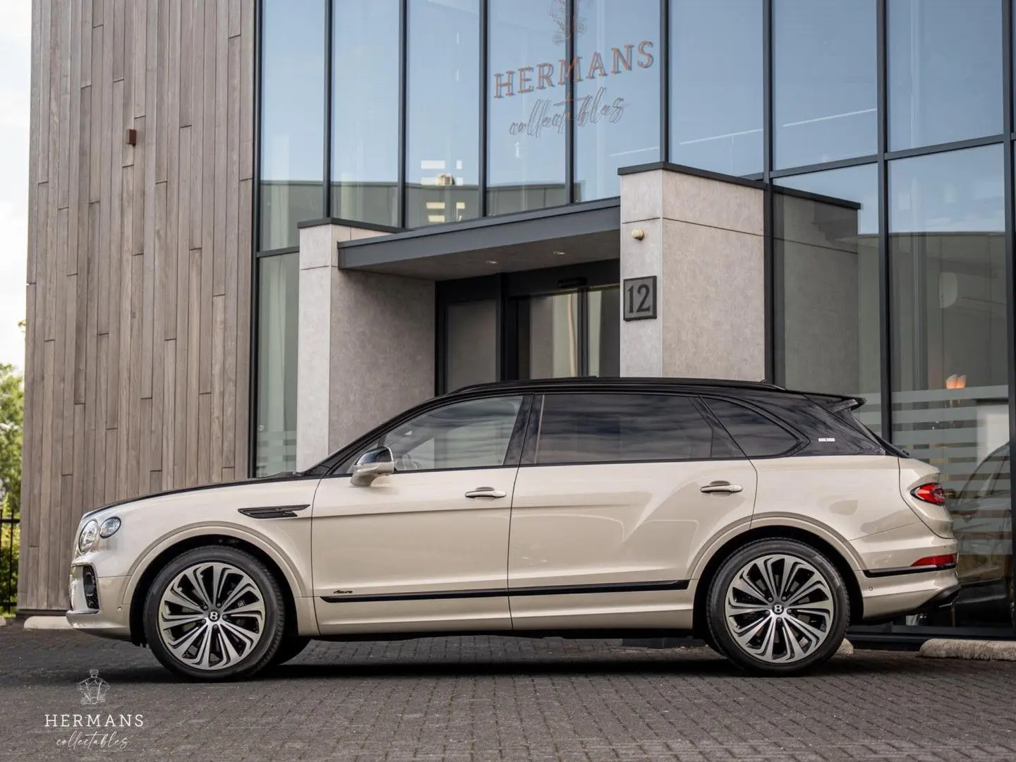 Bentley Bentayga 4.0 V8 Azure EWB First Edition /