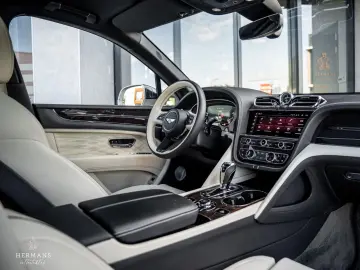 Bentley Bentayga 4.0 V8 Azure EWB First Edition /