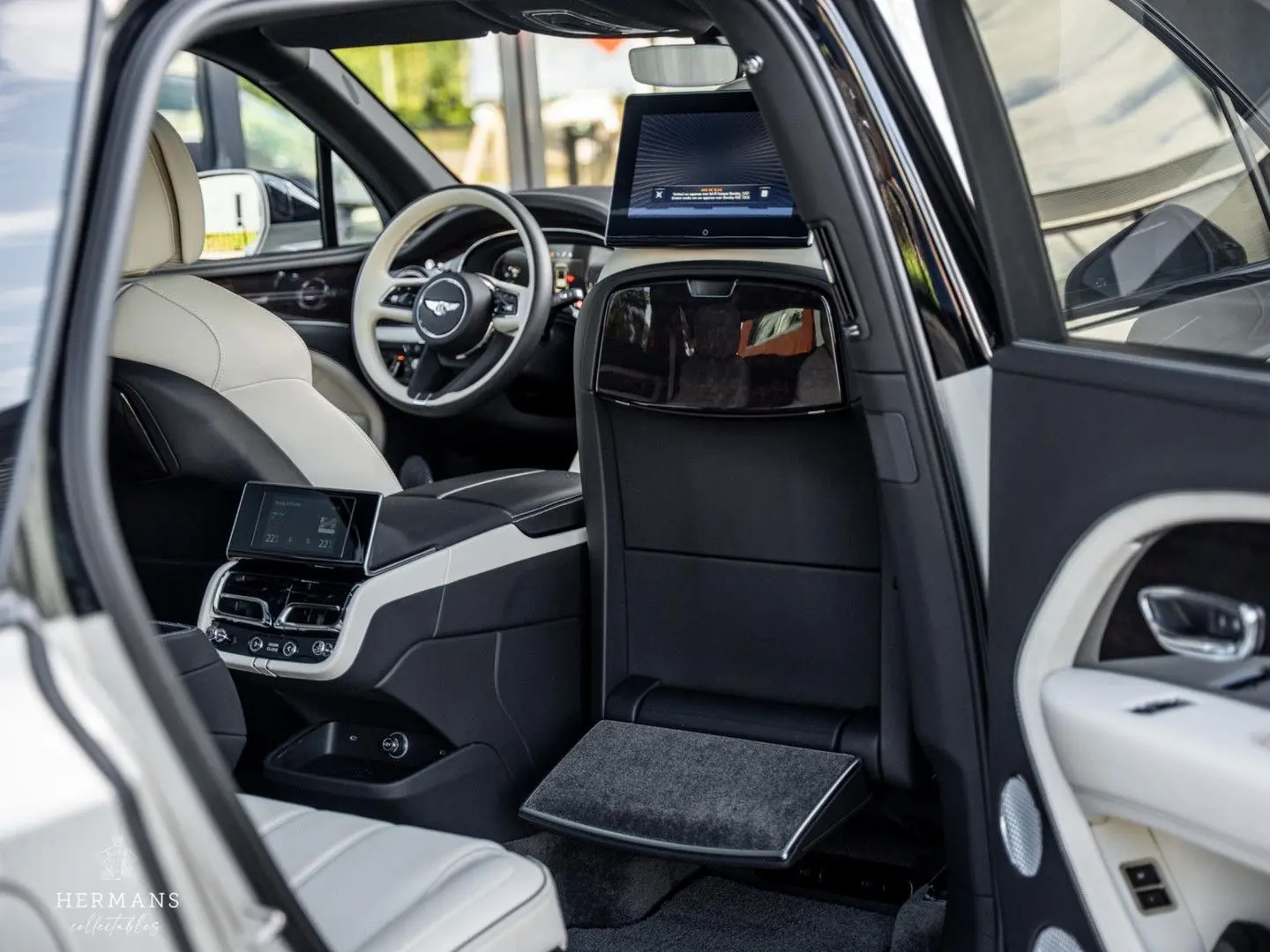 Bentley Bentayga 4.0 V8 Azure EWB First Edition /