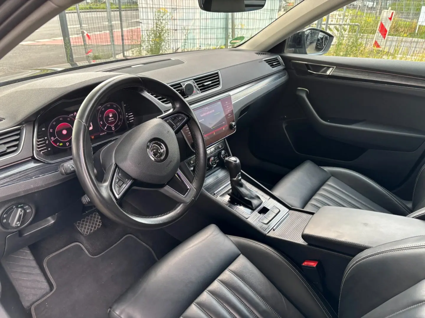 Superb Lim.  /VIRTUAL COCKPIT/CANTON-SOUND/SHZ