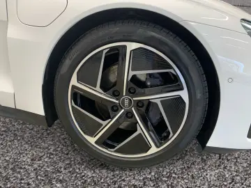 e-tron GT qua *WÄRME*PANO*NAVI*LUFTF*360*ACC*