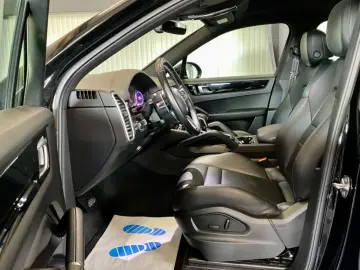 Cayenne, Panorama, Kamera, CarPlay, LED