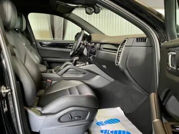Cayenne, Panorama, Kamera, CarPlay, LED