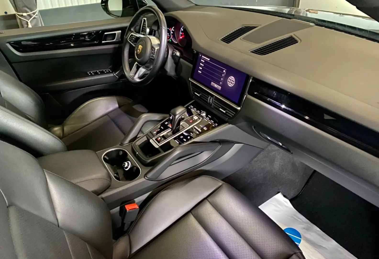 Cayenne, Panorama, Kamera, CarPlay, LED