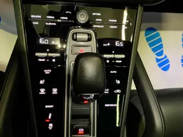 Cayenne, Panorama, Kamera, CarPlay, LED
