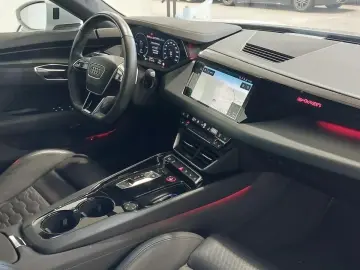 E-TRON GT ACC PANO SITZHZ HuD KAMERA MEMORY DAB