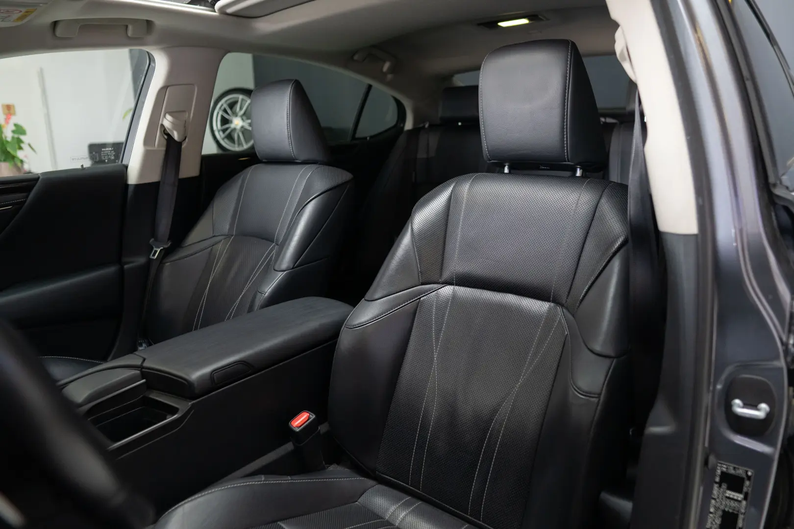Lexus Seria ES 300h Echipare Luxury Stoc Timisoara