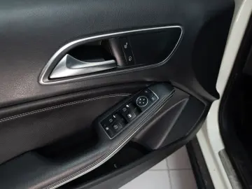 Mercedes-Benz GLA 180 Cutie Automata Stoc Timisoara