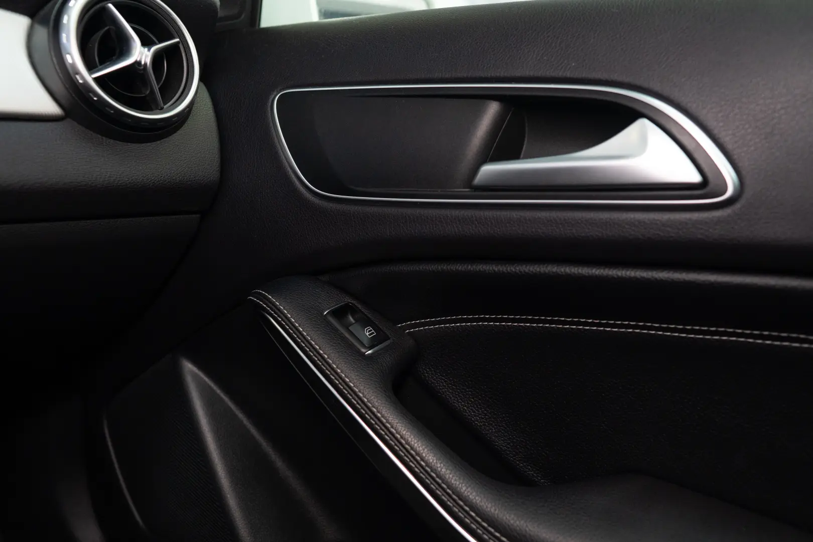 Mercedes-Benz GLA 180 Cutie Automata Stoc Timisoara