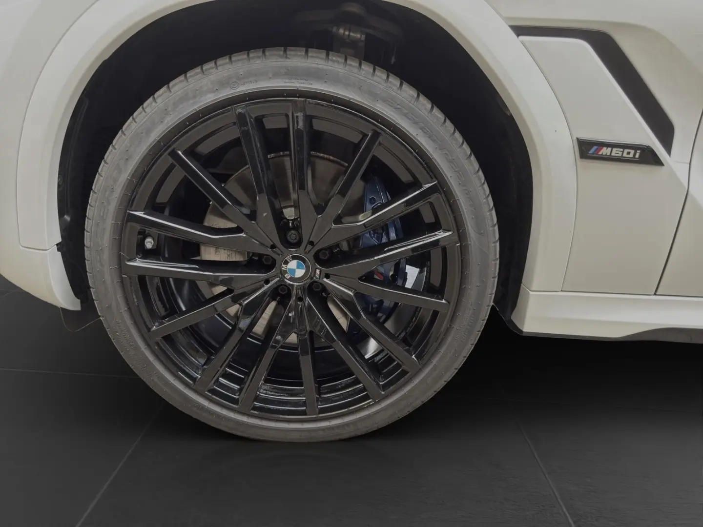 X6 M60i xDrive LM22 SKY LOUNGE HK