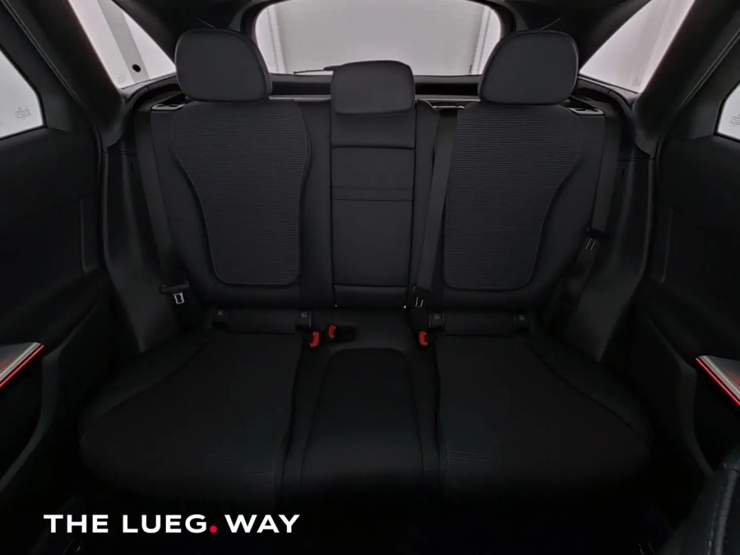 GLC 200 4M AVANTGARDE+19''+PANO+AHK+DIG.LIGHT+36
