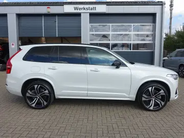 XC90 Ultra Dark T8 AWD Plug-in Hybrid/Four-C/B&W