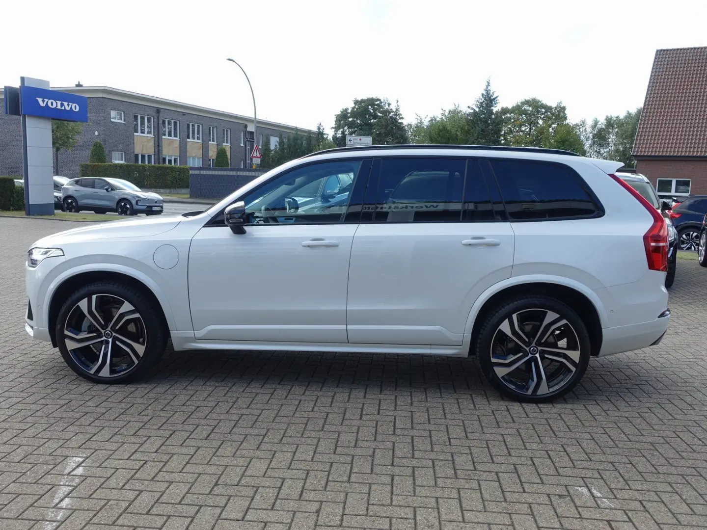 XC90 Ultra Dark T8 AWD Plug-in Hybrid/Four-C/B&W