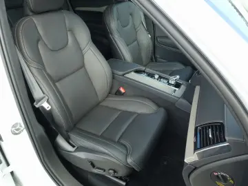 XC90 Ultra Dark T8 AWD Plug-in Hybrid/Four-C/B&W