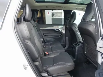 XC90 Ultra Dark T8 AWD Plug-in Hybrid/Four-C/B&W