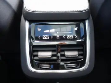 XC90 Ultra Dark T8 AWD Plug-in Hybrid/Four-C/B&W