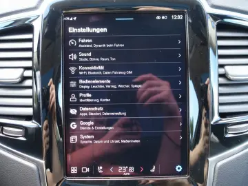 XC90 Ultra Dark T8 AWD Plug-in Hybrid/Four-C/B&W