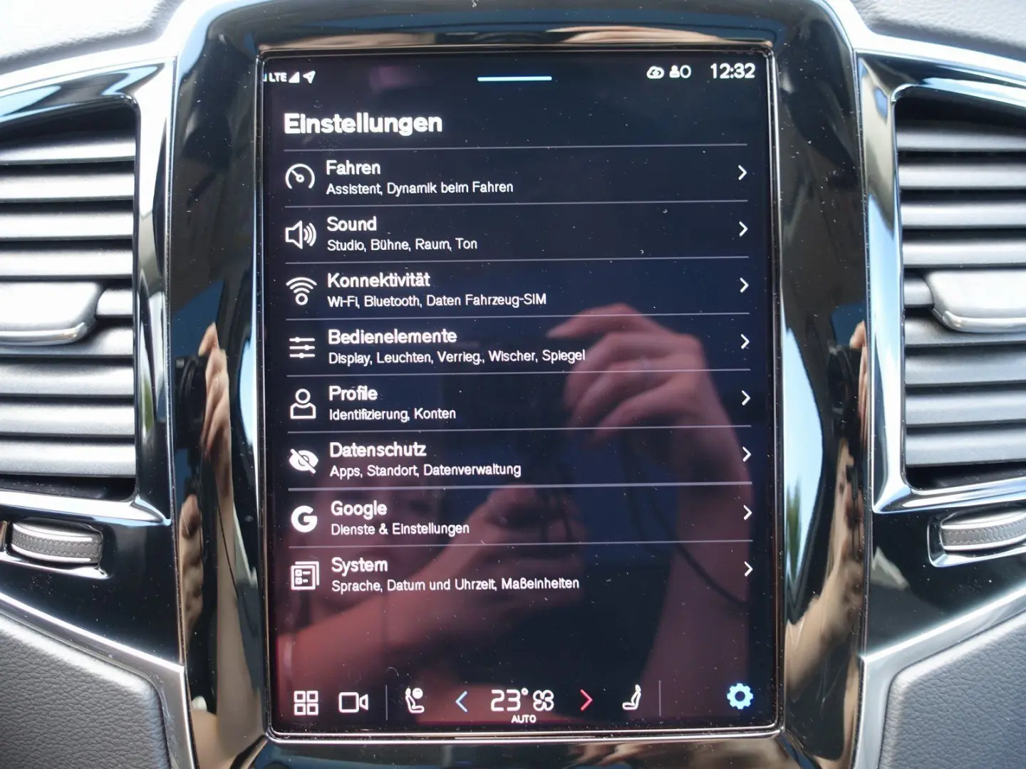 XC90 Ultra Dark T8 AWD Plug-in Hybrid/Four-C/B&W