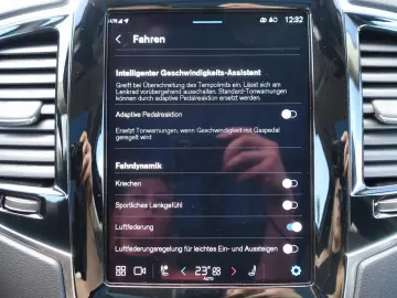 XC90 Ultra Dark T8 AWD Plug-in Hybrid/Four-C/B&W