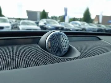 XC90 Ultra Dark T8 AWD Plug-in Hybrid/Four-C/B&W