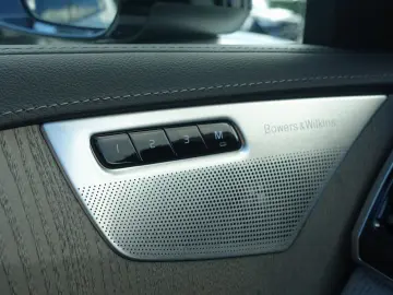 XC90 Ultra Dark T8 AWD Plug-in Hybrid/Four-C/B&W