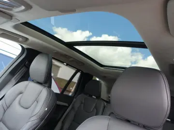 XC90 Ultra Dark T8 AWD Plug-in Hybrid/Four-C/B&W