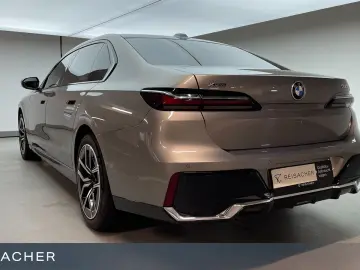 740d A xDrive M-Sport,SkyLou,AHK,DAProf,360°,STH